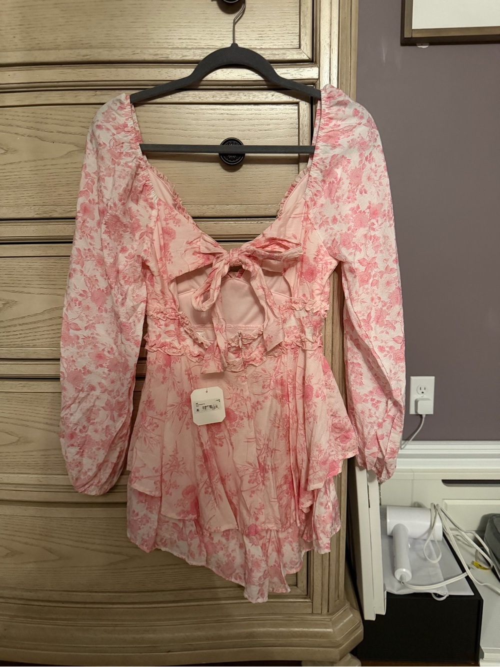 ASTR Pink Floral Deep-V Long Sleeve Romper - Picture 3 of 3